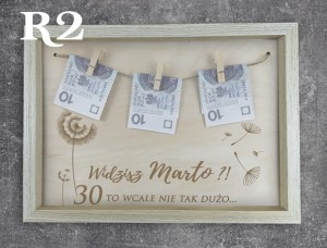 Grawer w dużej ramce R2