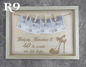 Grawer w dużej ramce R9