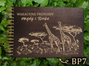 Album z grawerem bejcowany BP7