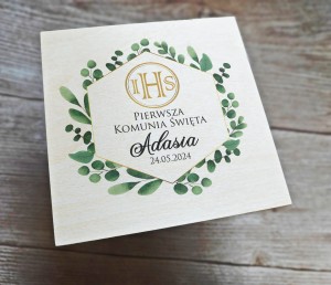 Drewniane pudełeczko z okazji I Komunii Św. - wzór 1